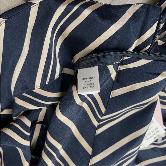 BANANA REPUBLIC 100% Silk Halter blouse with side tie - Picture 4 of 6